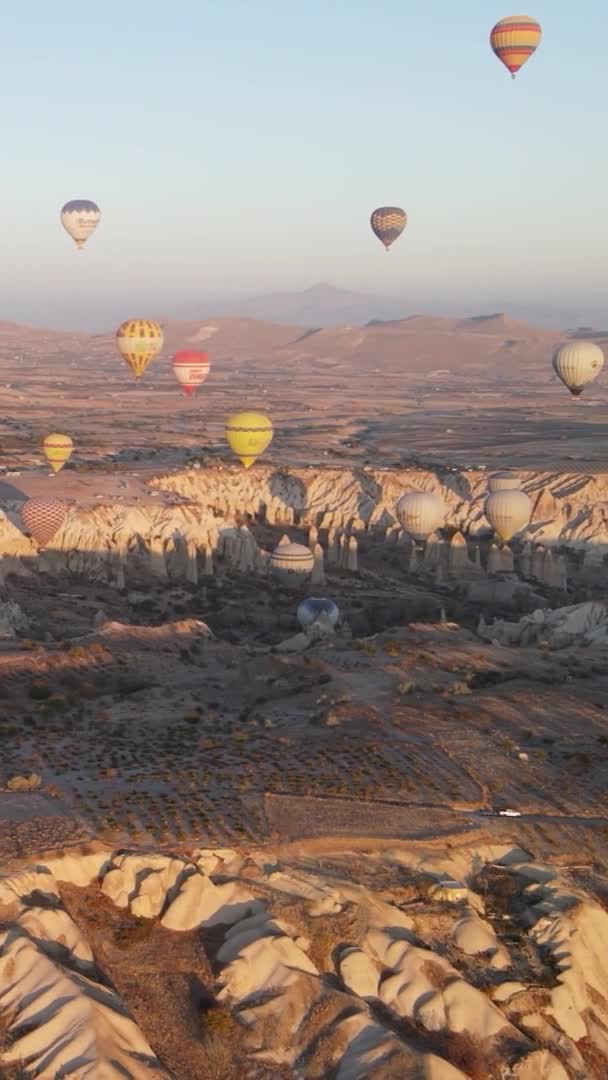 Video verticale - Palloncini in Cappadocia, Turchia. — Video Stock