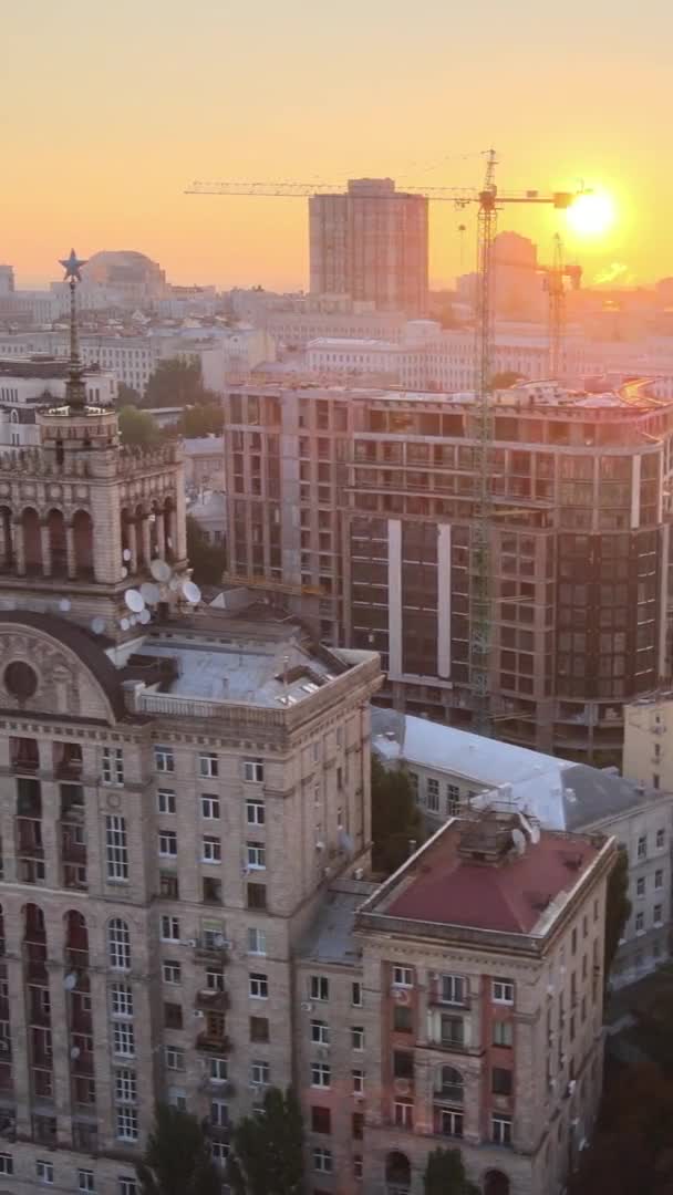 Video verticale - Ucraina, Kiev al mattino all'alba. Vista aerea. Kiev. — Video Stock