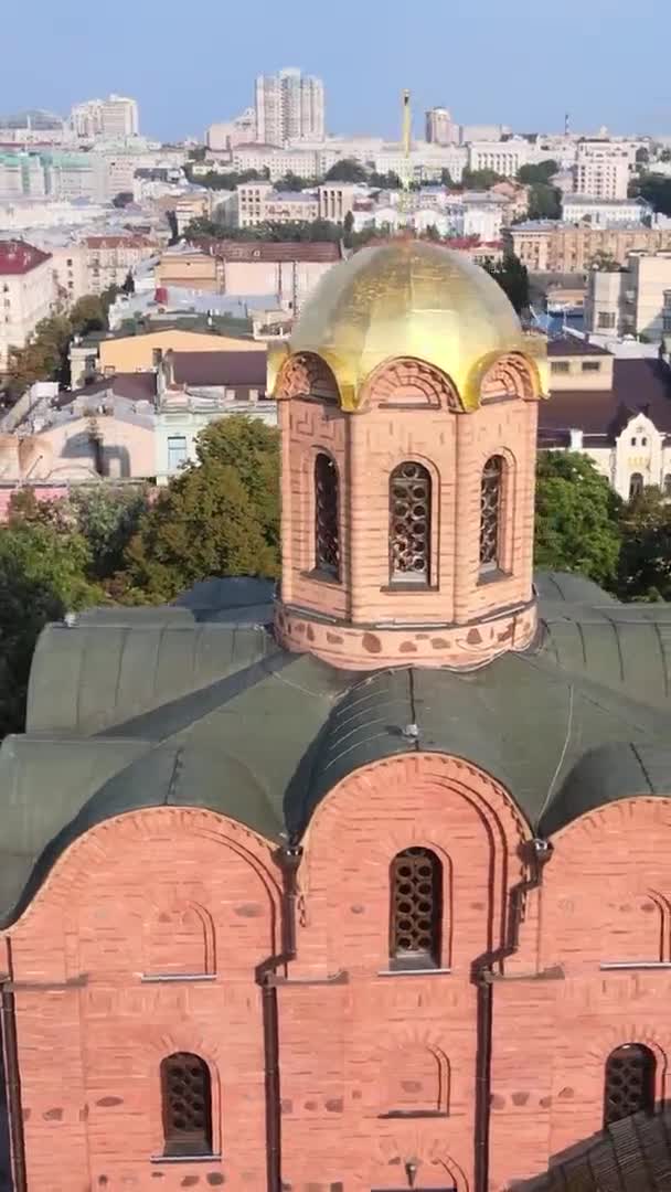 Vertikal video - Golden Gate i Kiev, Ukraina — Stockvideo