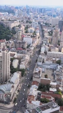 Dikey video, Ukrayna 'nın Ukrayna hava görüntüsü. Kiev