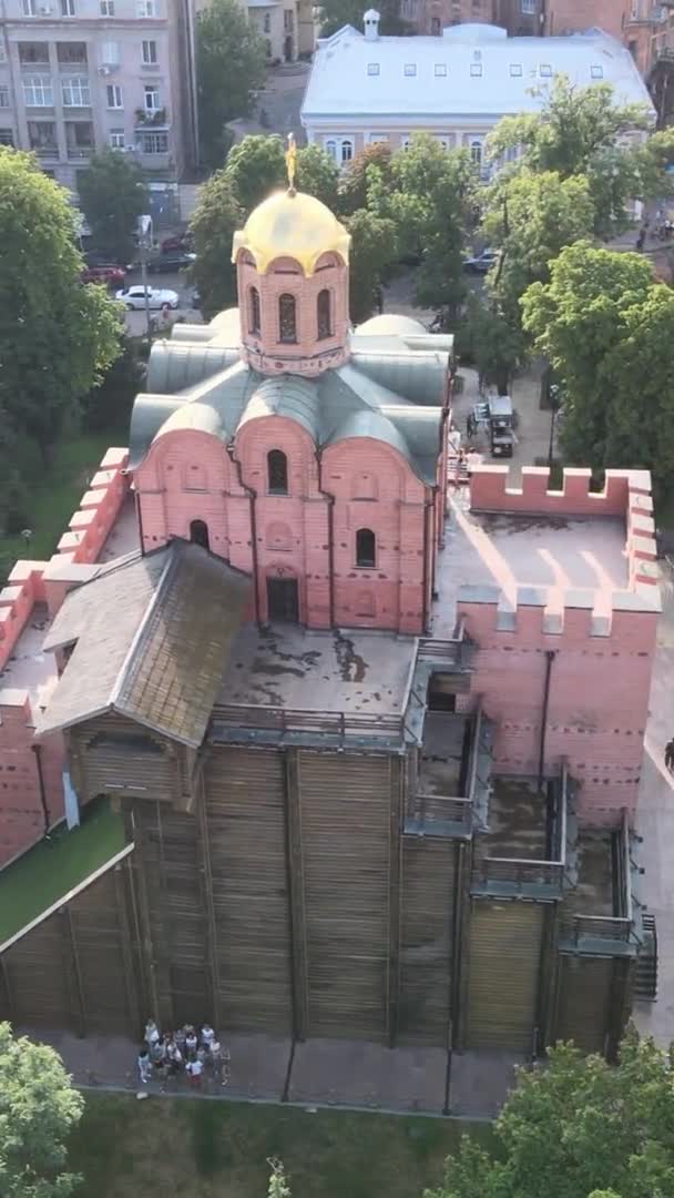 Pionowe wideo - Złota Brama w Kijowie, Ukraina — Wideo stockowe