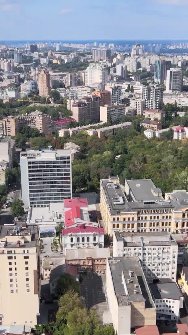 Vídeo vertical - Kiev, Ucrânia vista aérea da cidade. Kiev — Vídeo de Stock