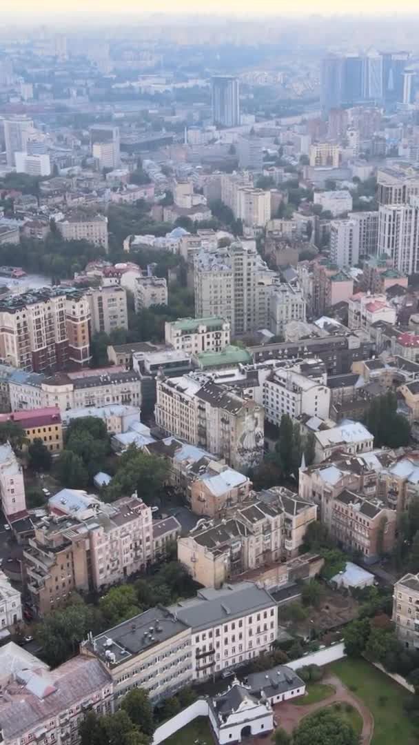 Vidéo verticale - Kiev, Ukraine vue aérienne de la ville. Kiev — Video