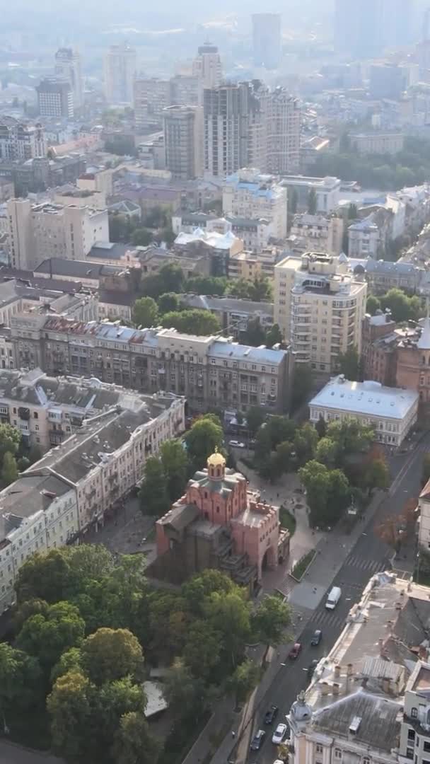 Verticale video - Kiev, Oekraïne luchtfoto van de stad. Kiev — Stockvideo