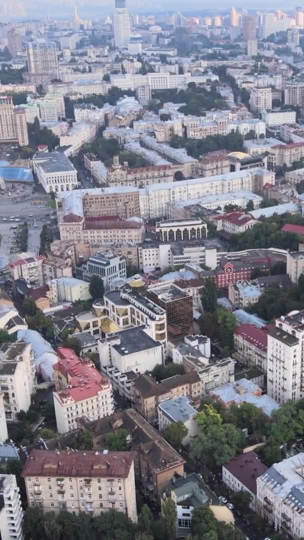 Vídeo vertical - Kiev, Ucrânia vista aérea da cidade. Kiev — Vídeo de Stock