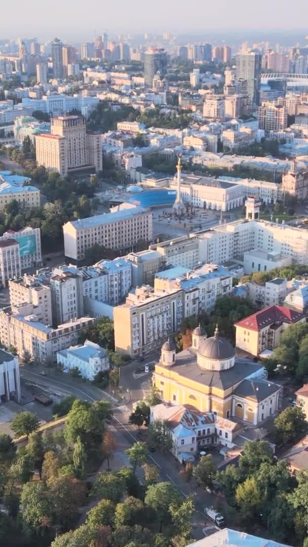 Vertikální video - Kyjev, Ukrajina letecký pohled na město. Kyjev — Stock video