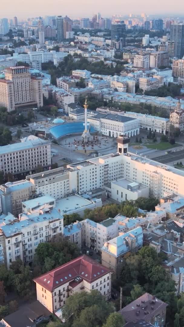 Vídeo vertical - Kiev, Ucrânia vista aérea da cidade. Kiev — Vídeo de Stock