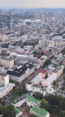 Dikey video, Ukrayna 'nın Ukrayna hava görüntüsü. Kiev