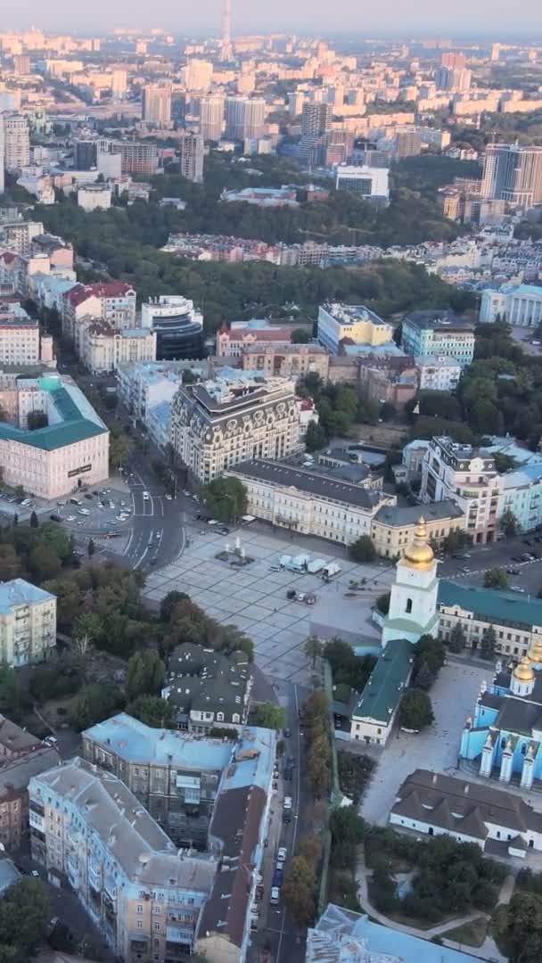 Vídeo vertical - Kiev, Ucrânia vista aérea da cidade. Kiev — Vídeo de Stock