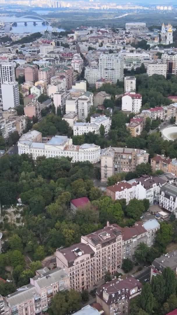 Vídeo vertical - Kiev, Ucrania vista aérea de la ciudad. Kiev — Vídeo de stock