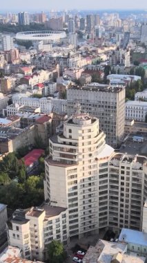 Dikey video, Ukrayna 'nın Ukrayna hava görüntüsü. Kiev