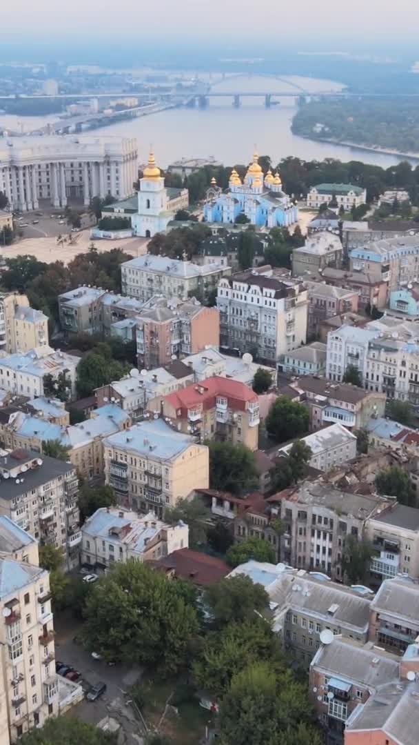 Vídeo vertical - Kiev, Ucrânia vista aérea da cidade. Kiev — Vídeo de Stock