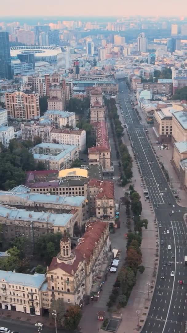 Vídeo vertical - Kiev, Ucrânia vista aérea da cidade. Kiev — Vídeo de Stock