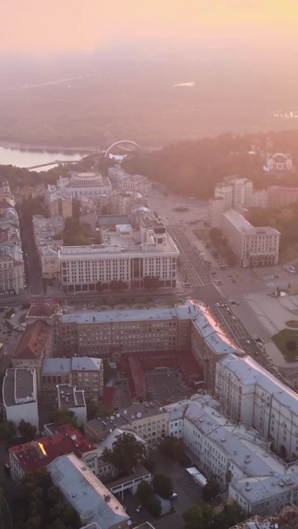 Vidéo verticale du centre de Kiev, Ukraine. Vue aérienne — Video
