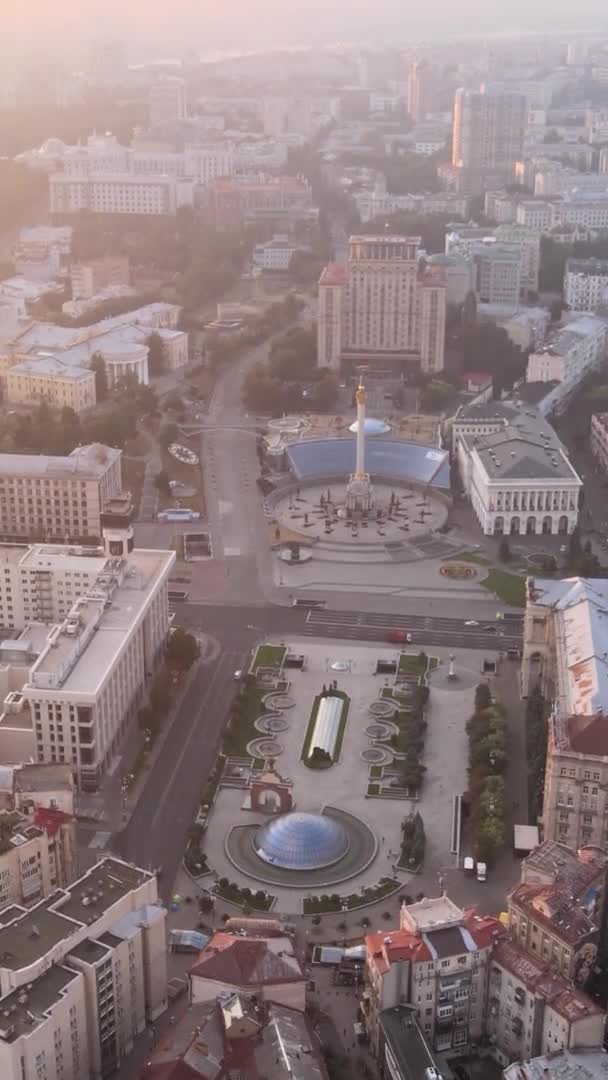 Вертикальне відео центру Києва, Україна. Вид з повітря — стокове відео