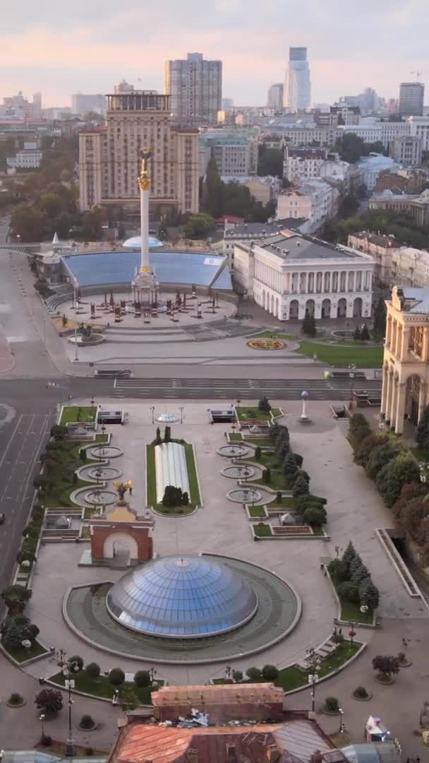 乌克兰基辅市中心的垂直录像。空中景观 — 图库视频影像