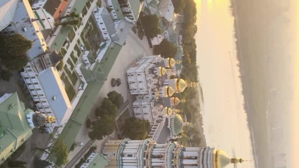 Video verticale Kyiv-Pechersk Lavra al mattino all'alba. Ucraina. Vista aerea — Video Stock