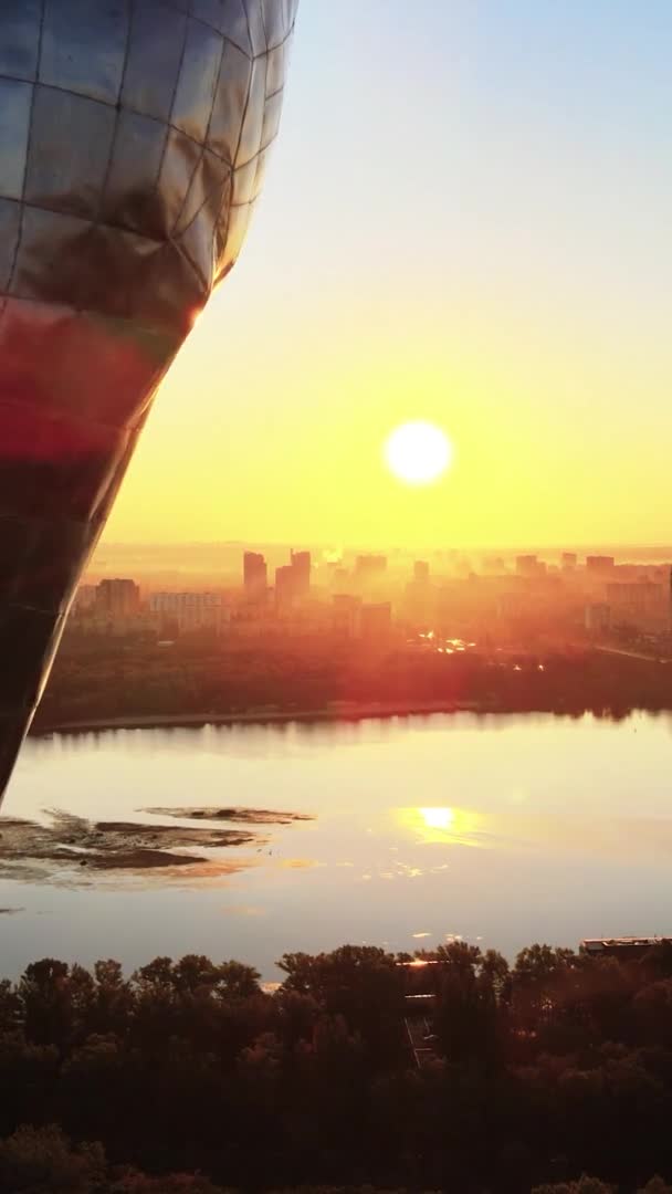 Vertikal video - Motherland Monument i Kiev, Ukraina — Stockvideo