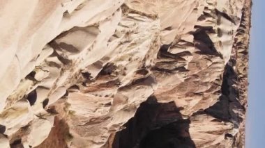 Dikey video Cappadocia manzara havası. Hindi. Goreme Ulusal Parkı