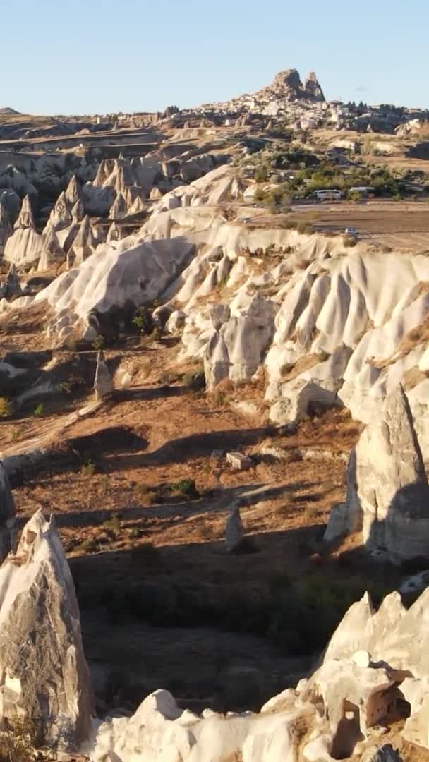 垂直视频Cappadocia景观空中视图。土耳其。Goreme国家公园 — 图库视频影像