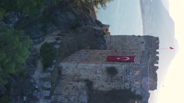 Vídeo vertical Castillo de Alanya - Alanya Kalesi vista aérea. Turquía — Vídeos de Stock