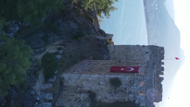 Vídeo vertical Castillo de Alanya - Alanya Kalesi vista aérea. Turquía — Vídeos de Stock