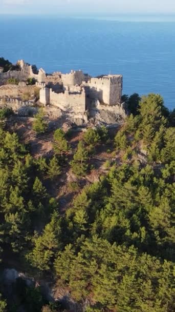 Vertikales Video Burg von Alanya - Alanya Kalesi Luftaufnahme. Türkei — Stockvideo