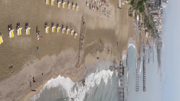 Vertical video Alanya, Turkey - a resort town on the seashore. Aerial view — Stock Video