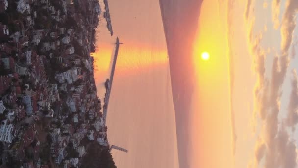 Vídeo vertical Alanya, Turquia - uma cidade balnear. Vista aérea — Vídeo de Stock