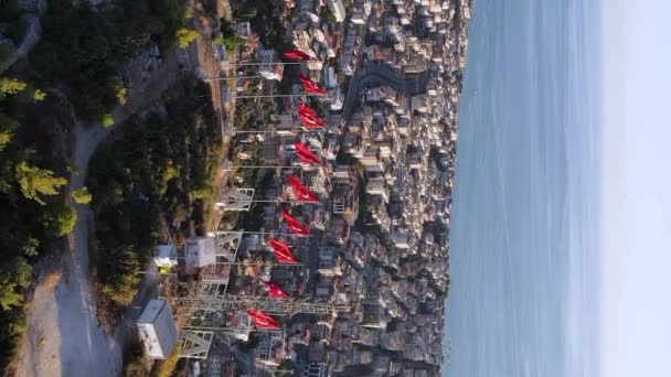 Вертикальное видео Alanya, Turkey - a resort town on the seashore. Вид с воздуха — стоковое видео