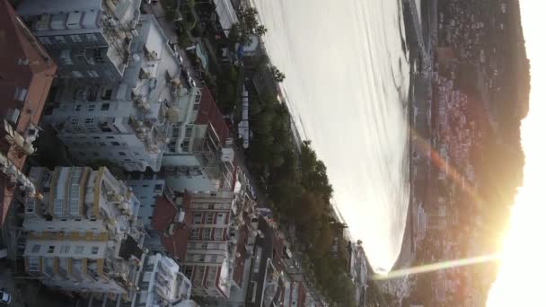 Vertikální video Alanya, Turecko - letovisko město na pobřeží. Letecký pohled — Stock video