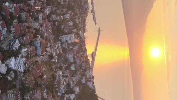 Vertical video Alanya, Turkey - a resort town on the seashore. Aerial view — Stock Video