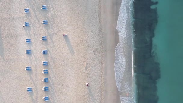 Vertical video playa en la ciudad balneario. Turquía. — Vídeo de stock