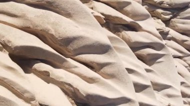 Dikey video Cappadocia manzara havası. Hindi. Goreme Ulusal Parkı