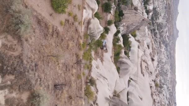 Vídeo vertical Capadócia vista aérea paisagem. A Turquia. Parque Nacional de Goreme — Vídeo de Stock