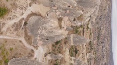 Dikey video Cappadocia manzara havası. Hindi. Goreme Ulusal Parkı