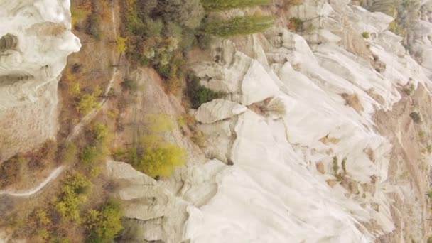 Вертикальное видео Каппадокия пейзажный вид с воздуха. Индейка Гореме — стоковое видео