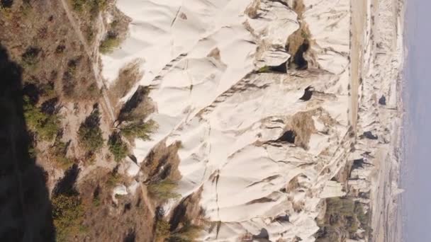 Verticale video Cappadocië landschap luchtfoto. Turkije. Nationaal park Goreme — Stockvideo