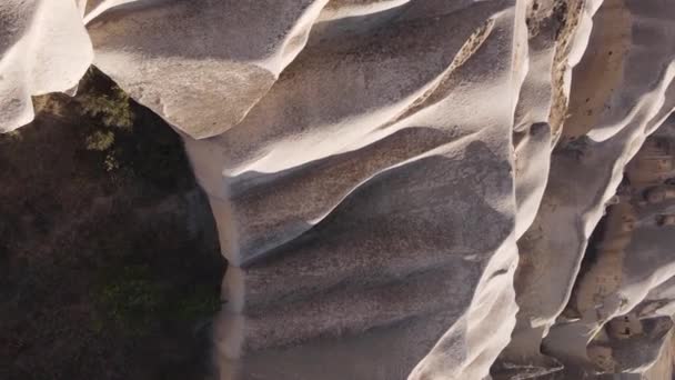 Video vertical Vista aérea del paisaje de Capadocia. Pavo. Parque Nacional Goreme — Vídeo de stock