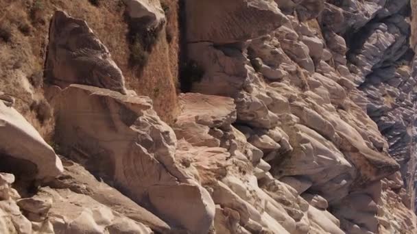 Verticale video Cappadocië landschap luchtfoto. Turkije. Nationaal park Goreme — Stockvideo