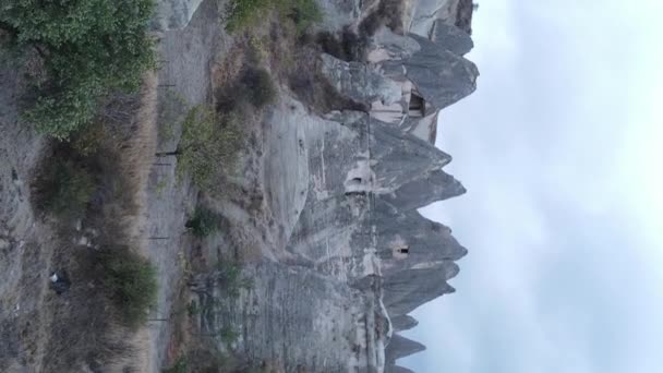 Vídeo vertical Capadócia vista aérea paisagem. A Turquia. Parque Nacional de Goreme — Vídeo de Stock