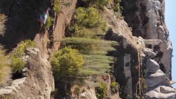 Vídeo vertical Capadócia vista aérea paisagem. A Turquia. Parque Nacional de Goreme — Vídeo de Stock