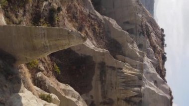 Dikey video Cappadocia manzara havası. Hindi. Goreme Ulusal Parkı