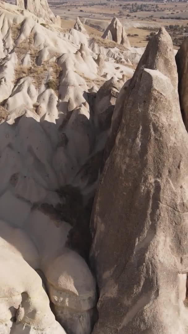 Lodret video Kappadokien landskab luftfoto. Tyrkiet. Goreme Nationalpark – Stock-video
