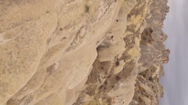 Vertikales Video Kappadokien Landschaft Luftaufnahme. Türkei. Goreme-Nationalpark — Stockvideo
