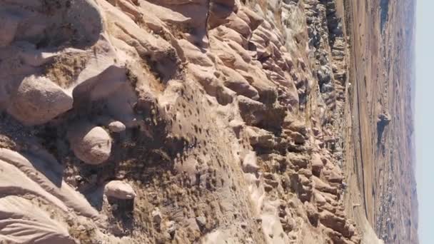 Video vertical Vista aérea del paisaje de Capadocia. Pavo. Parque Nacional Goreme — Vídeo de stock