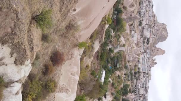 Vídeo vertical Capadócia vista aérea paisagem. A Turquia. Parque Nacional de Goreme — Vídeo de Stock