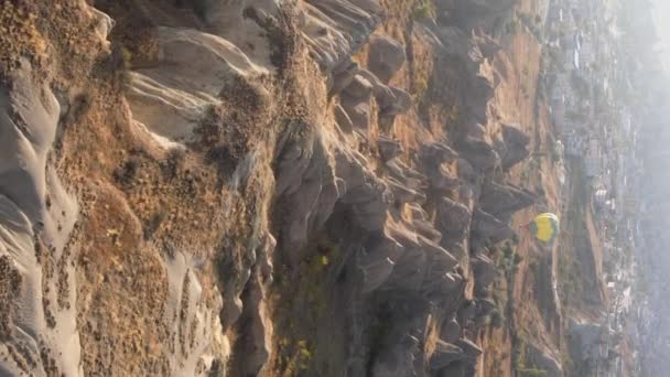 Vertikales Video Kappadokien Landschaft Luftaufnahme. Türkei. Goreme-Nationalpark — Stockvideo