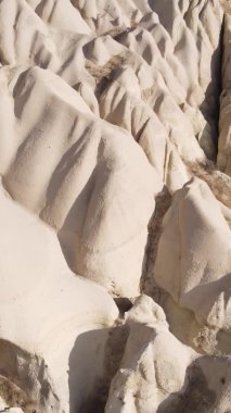 Dikey video Cappadocia manzara havası. Hindi. Goreme Ulusal Parkı