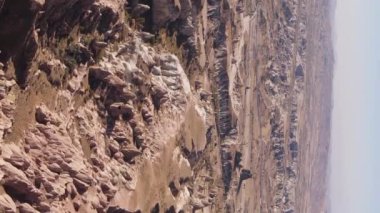 Dikey video Cappadocia manzara havası. Hindi. Goreme Ulusal Parkı